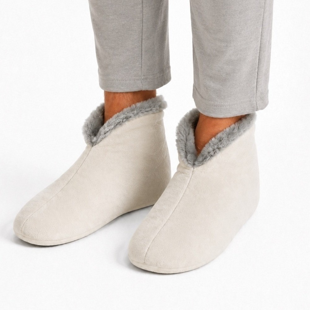 Men Puffer Slipper Boots White Size 10-11 Faux Fur Lined Indoor Cozy winter